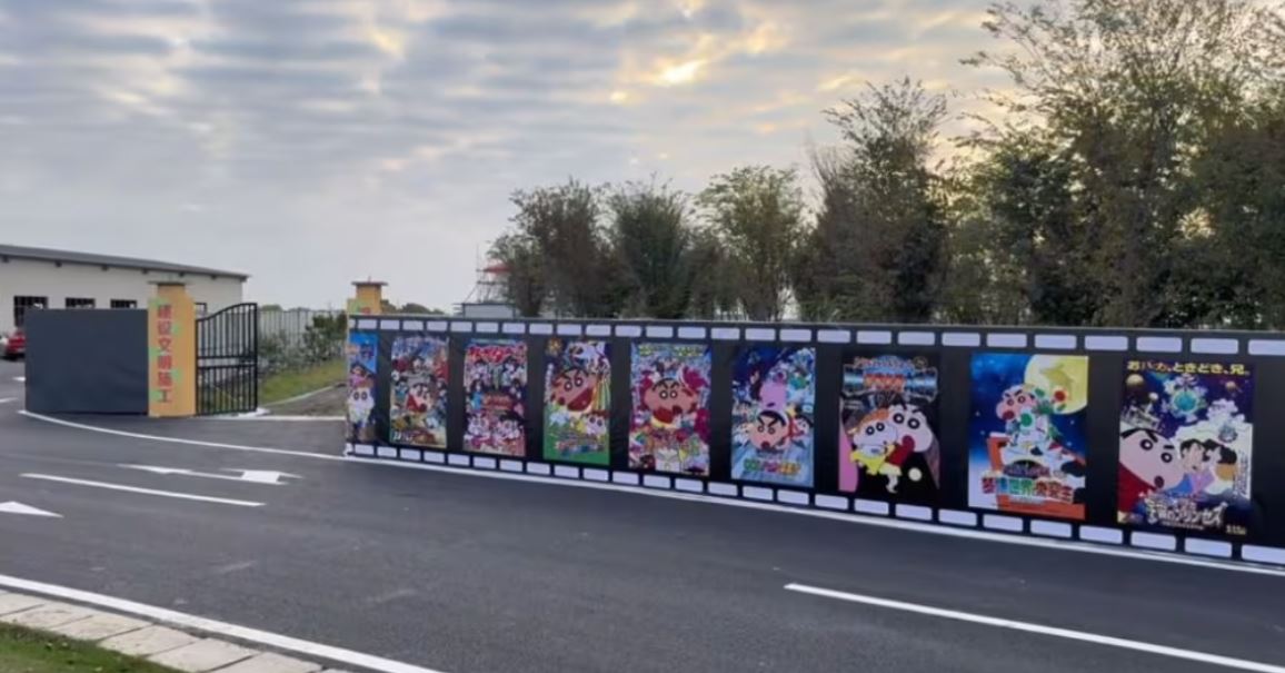 man in china builds life-sized crayon shin-chan house, breathing new life into his hometown