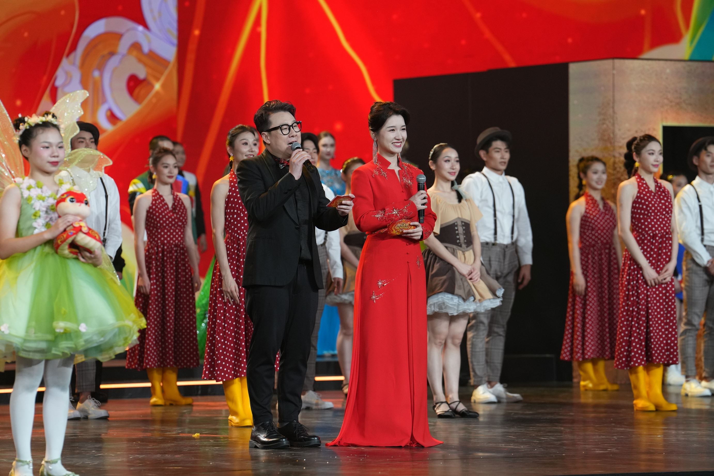 astro艺人首登中国“欢乐春节”❗演唱《share丰年》共庆新春🧨