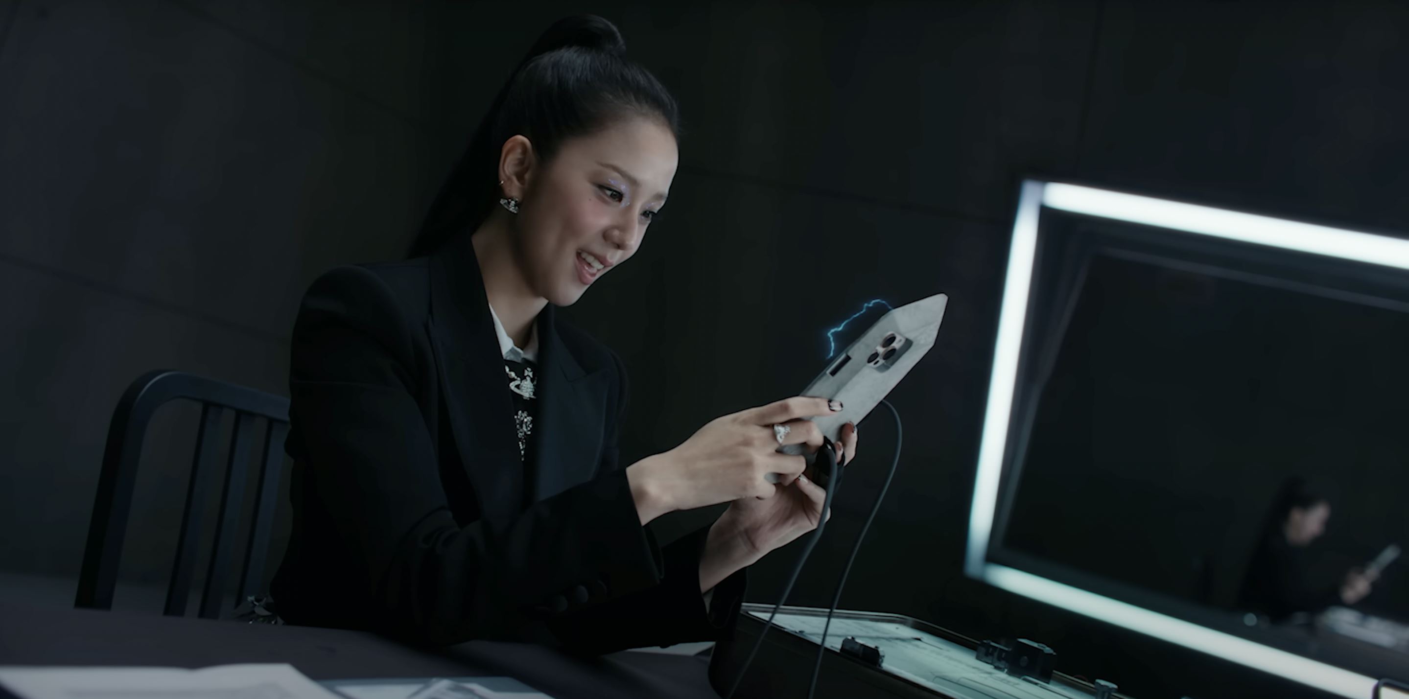 jisoo新歌《earthquake》mv上线❗车胜元惊喜客串😍