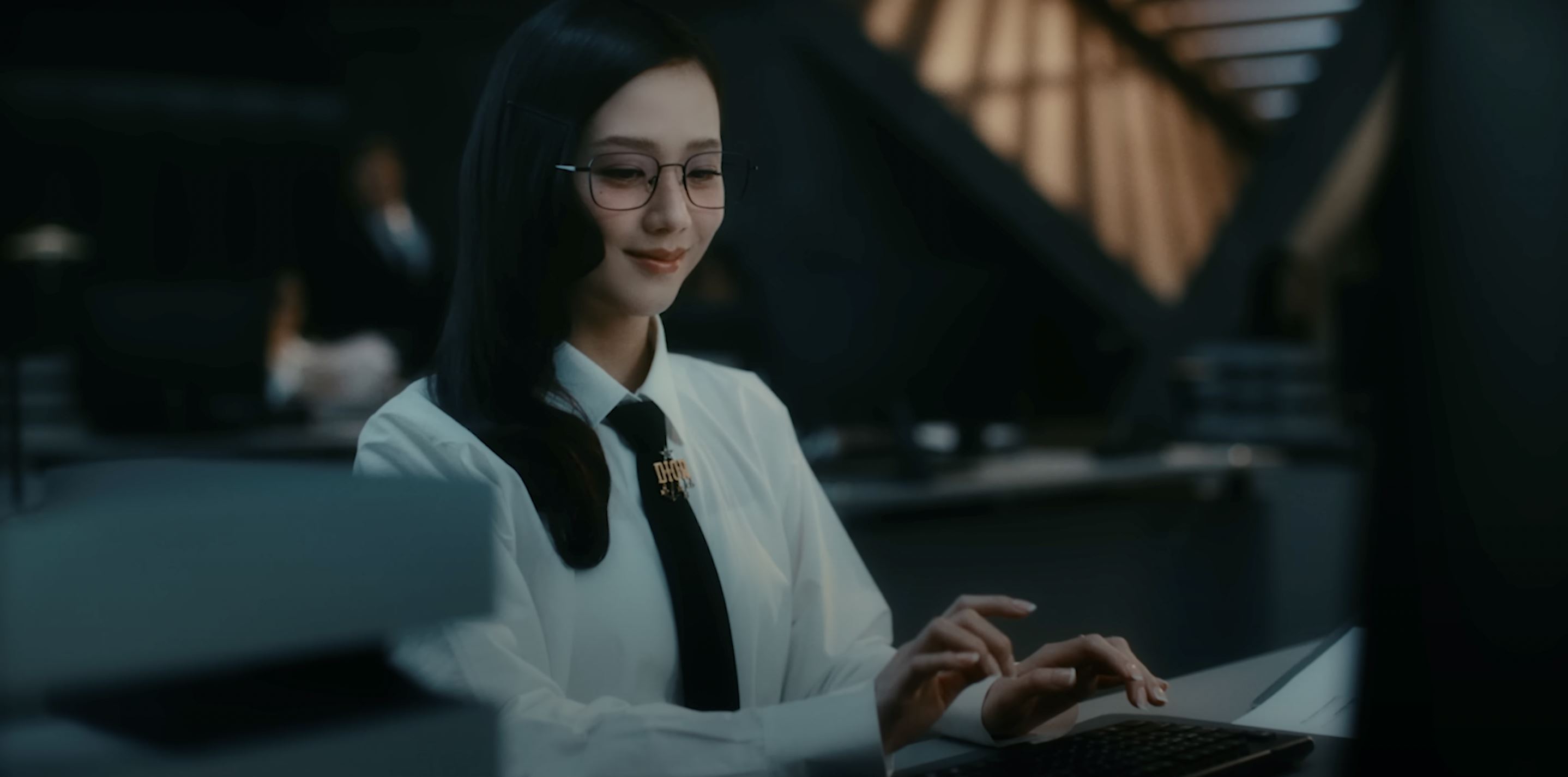 jisoo新歌《earthquake》mv上线❗车胜元惊喜客串😍