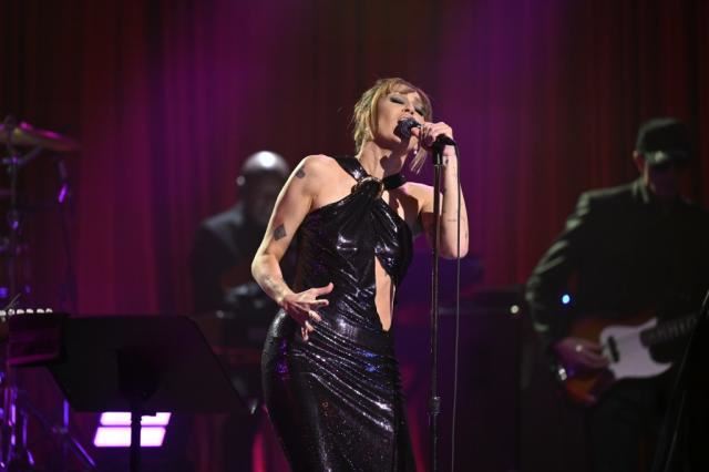 miley cyrus honors sinead o'connor with powerful 'nothing compares 2 u' performance 