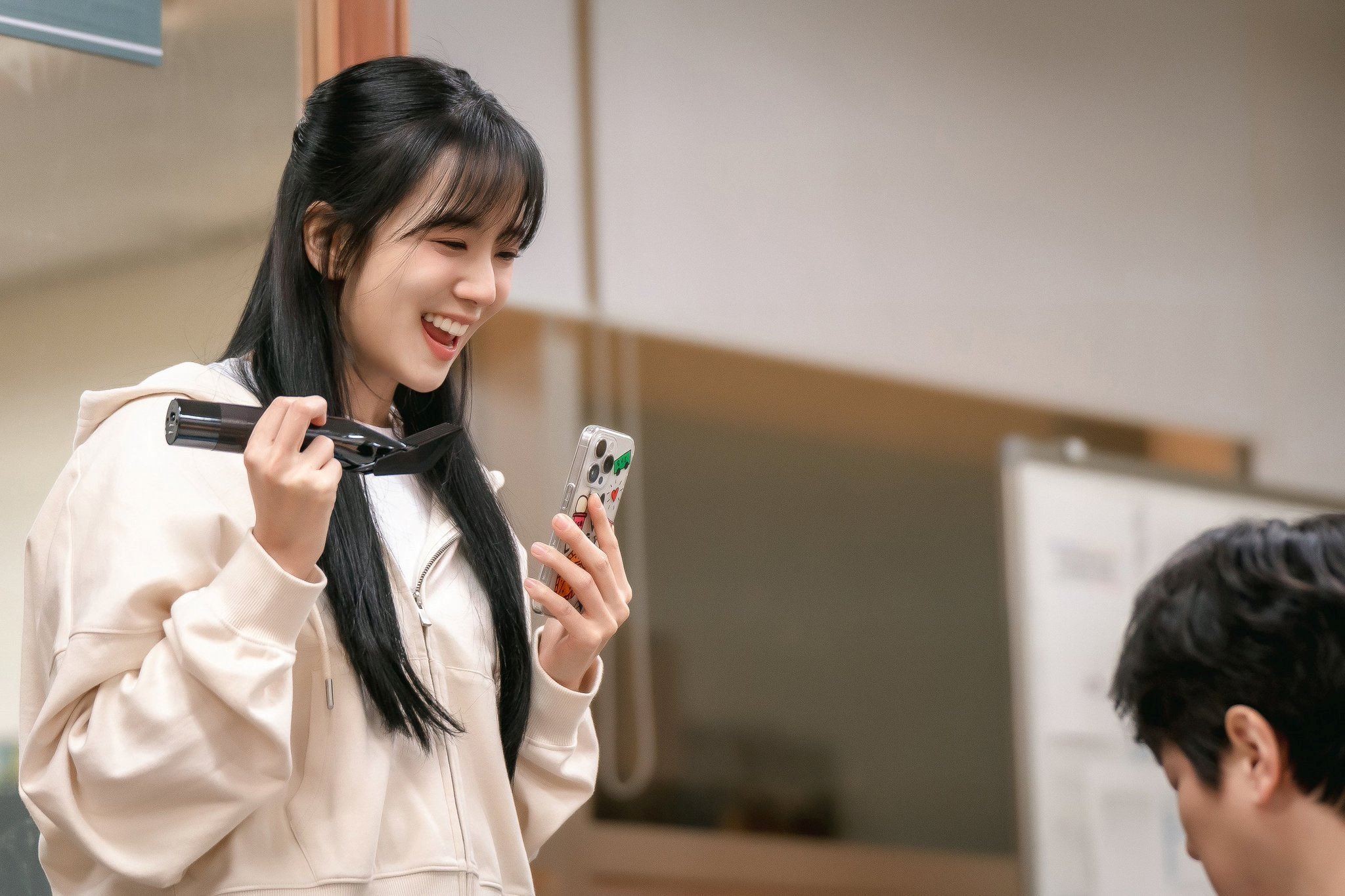 🇰🇷jisoo《流感》预告片公开❗为男友对抗丧尸🧟‍♂️