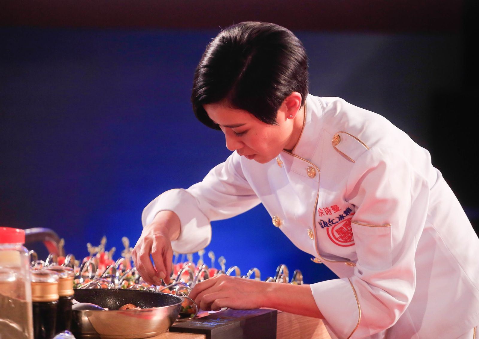 佘诗曼剧里饰厨房小白❗现实被封女厨神🏆