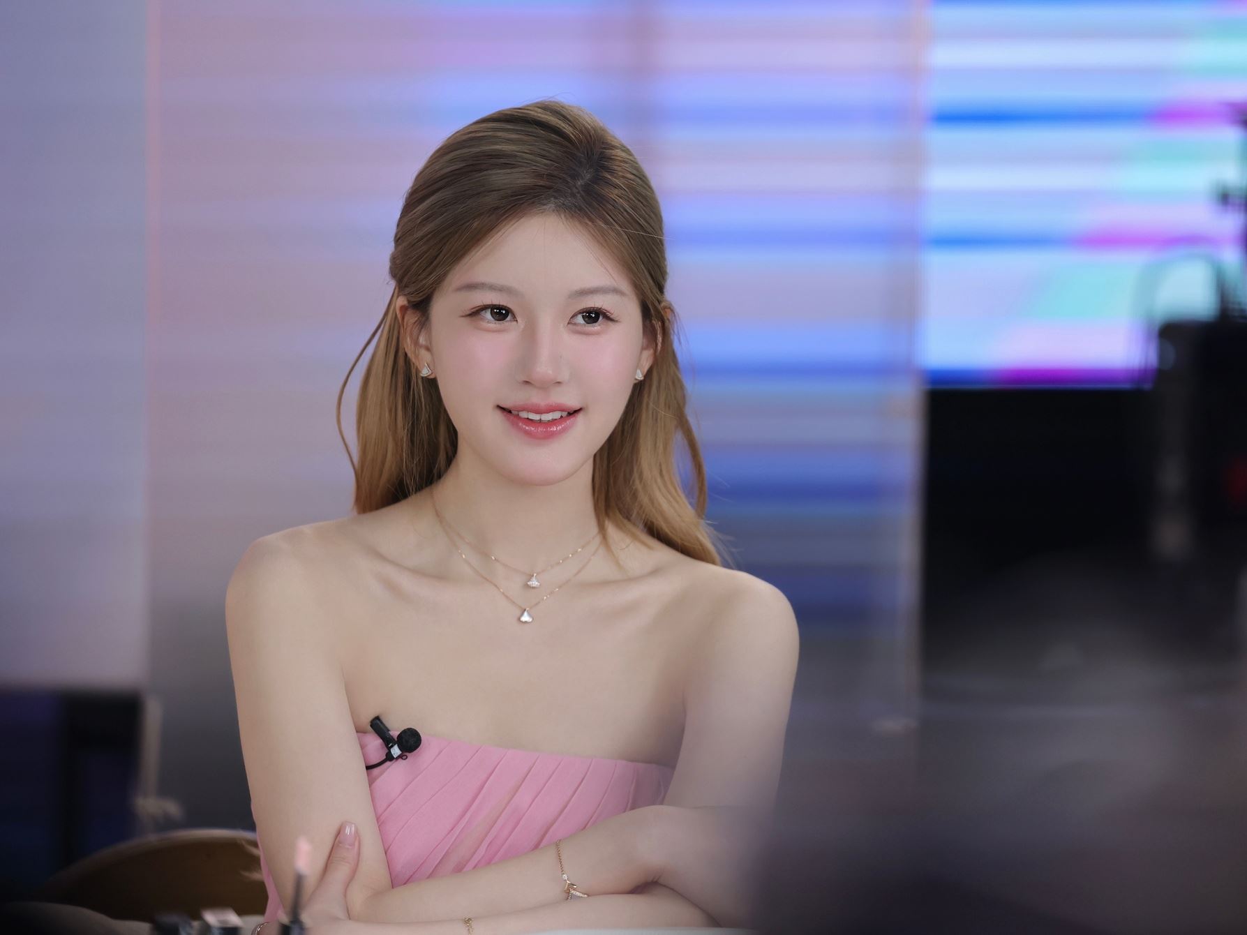 赵露思复工直播❗喊话落泪：望大家有好情绪💗