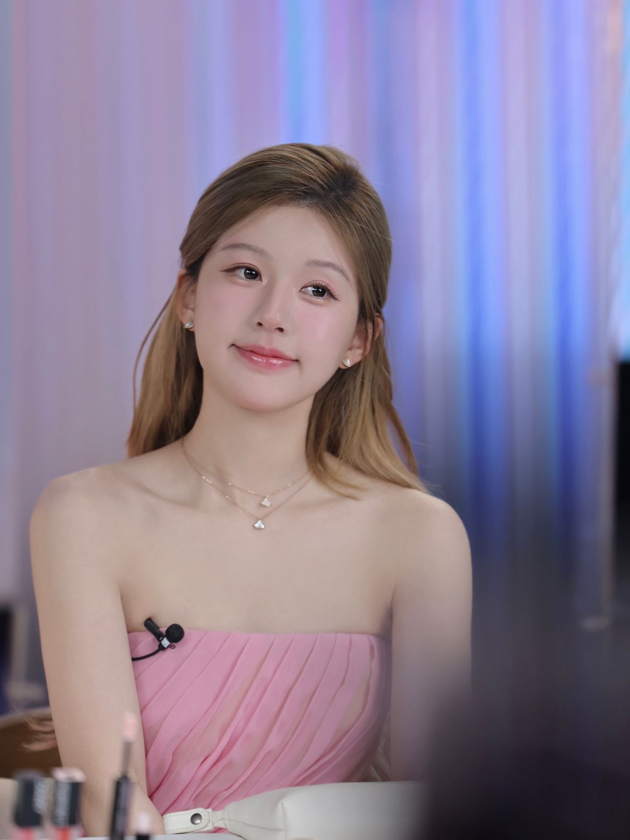 赵露思复工直播❗喊话落泪：望大家有好情绪💗