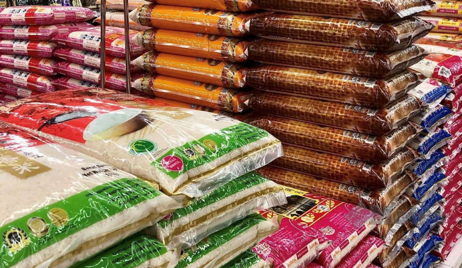 some shop owners will ask for mykad before malaysians can buy subsidised local white rice