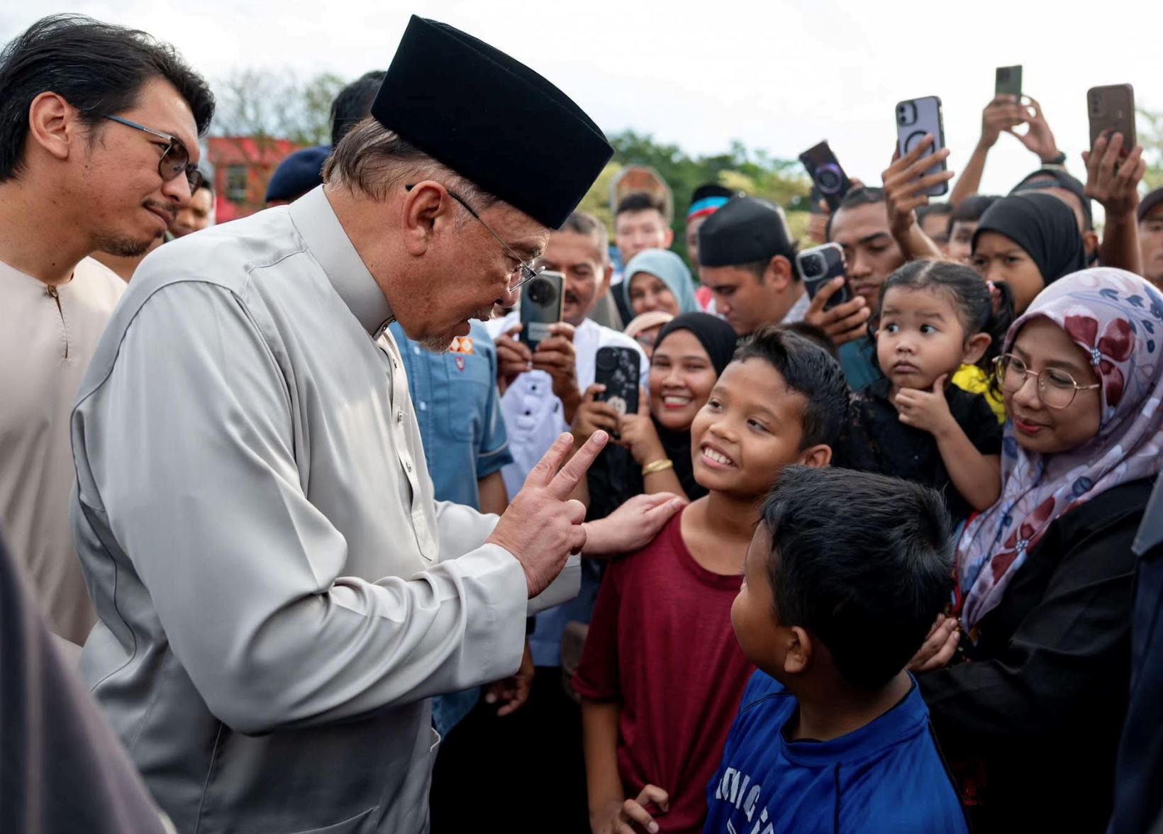 student’s complaint to pm anwar about broken toilets sparks rapid repairs in two days