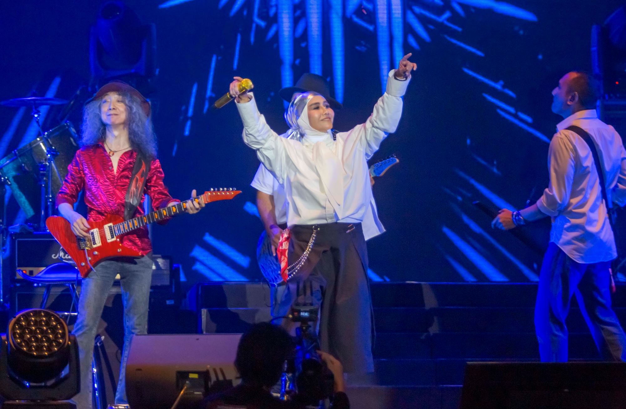 the queen reigns supreme! syok celebrates ella’s 30th anniversary concert in genting