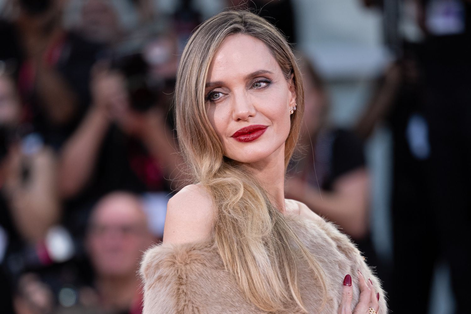 study finds single women are happier than single men—here’s why