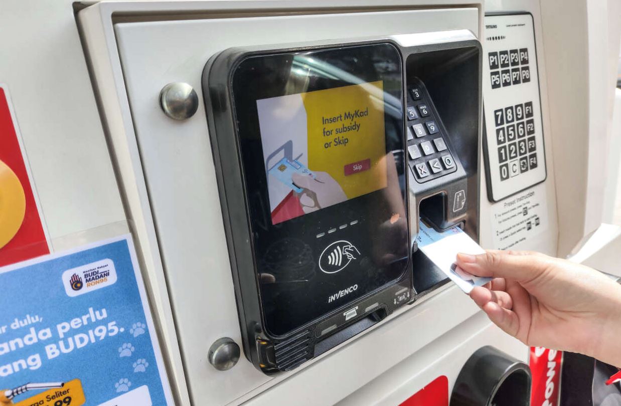 m’sian woman mistakenly thought budi95 offered free petrol, argues with cashier after being asked to pay