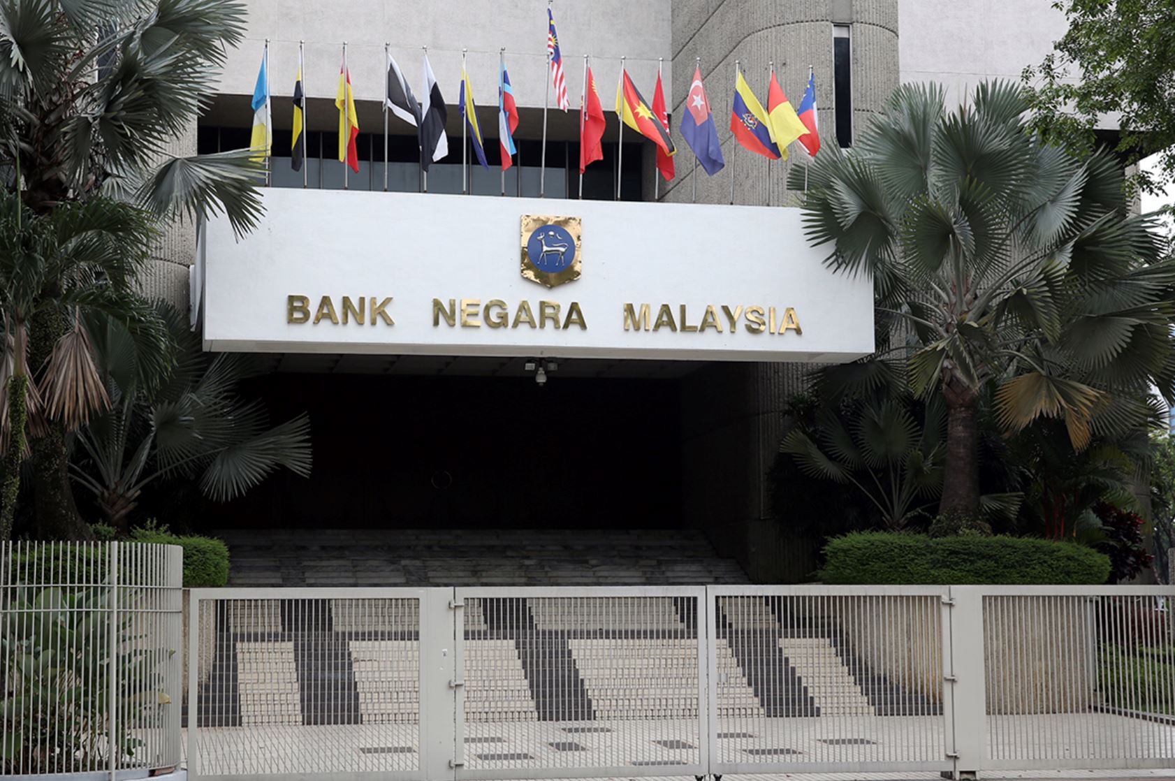 malaysians taking large loans must complete financial education module under new bnm policy