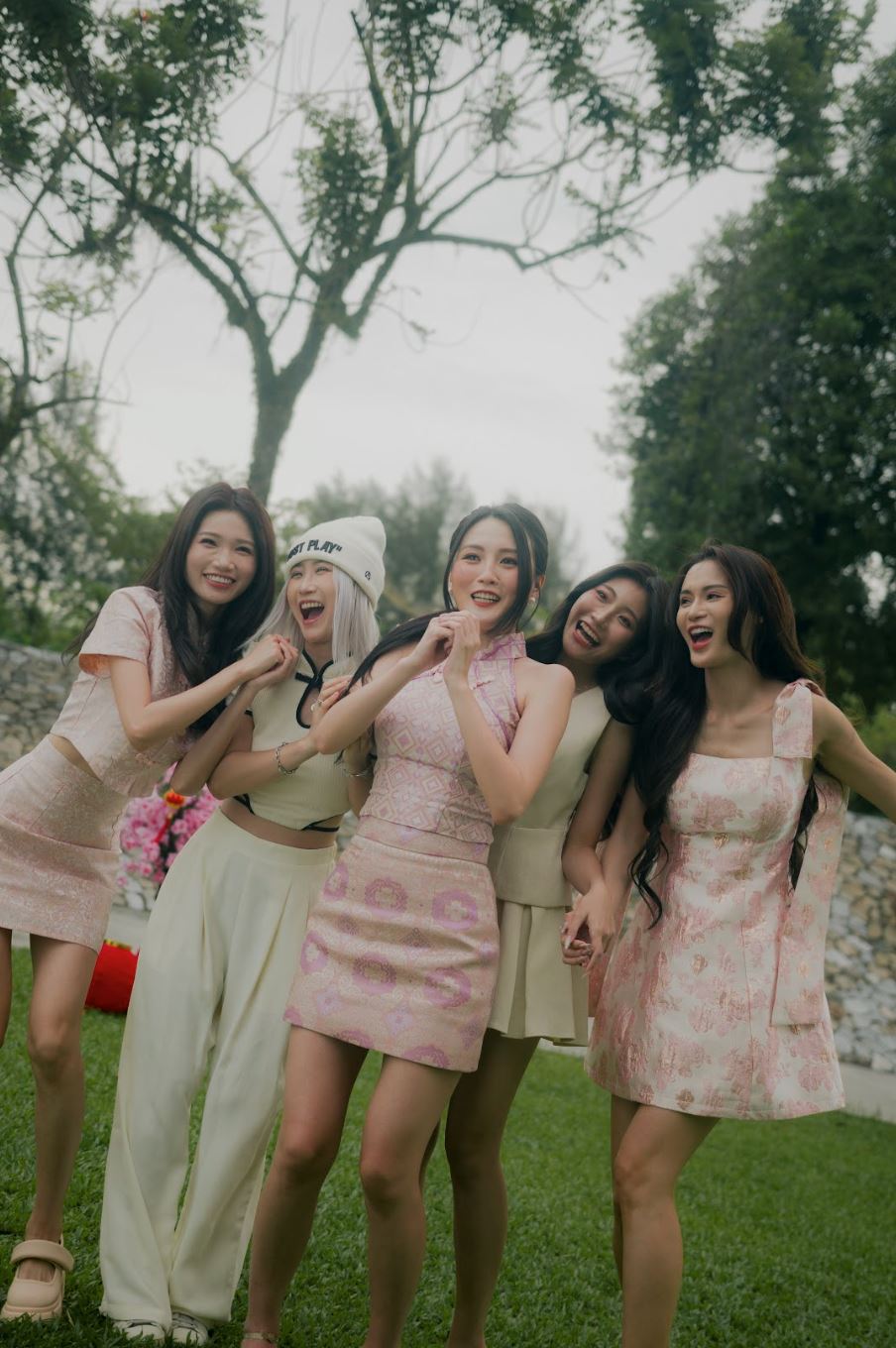 韩晓嗳新年单曲《小妹祝你发大财》上线！从救灾英雄到新年“小妹”演绎多元温情！