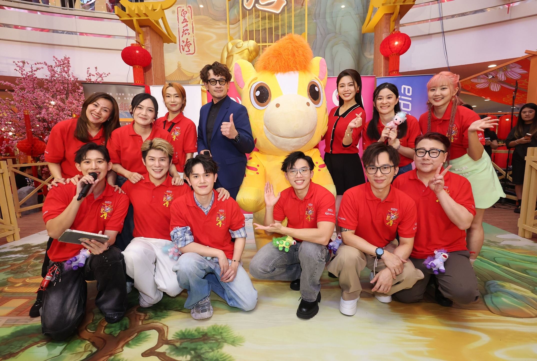 astro《万事all right酷哒哒》柯叔元、白家绮首度北马会粉丝&nbsp;