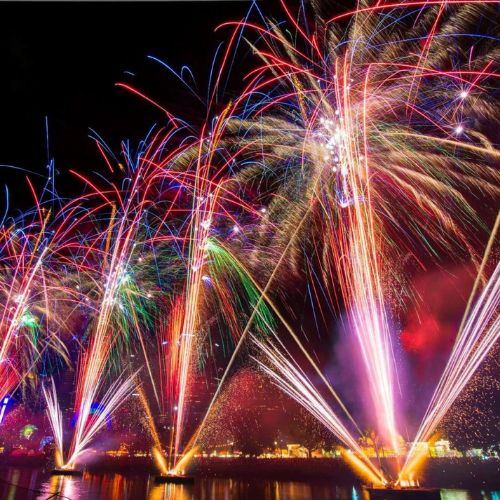 bukan secara rawak, ini penjelasan saintifik bagaimana bunga api meletup jadi corak cantik di langit!