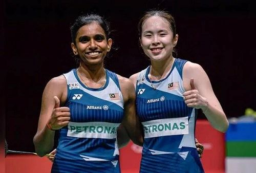 மகிழ்ச்சியில் பூப்பந்து வீரர்கள் !